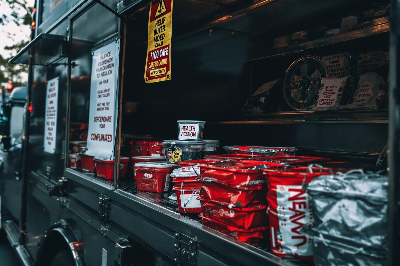 匿名投稿：某剧组盒饭供应商使用地沟油，员工多次吃出老鼠屎 - 17黑料